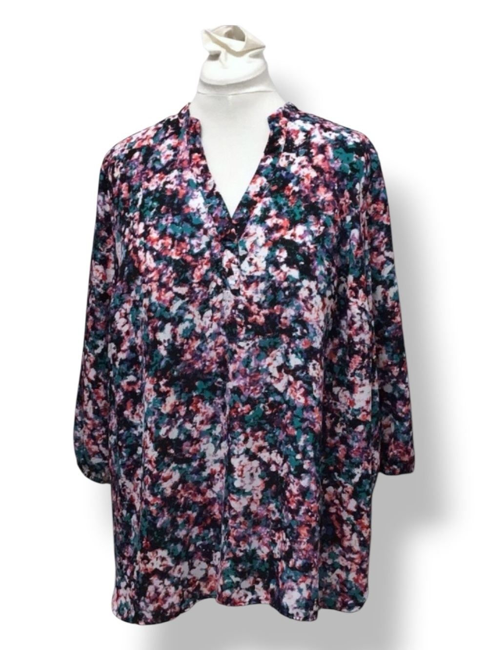 Boutique Women’s 3/4 Sleeve V Neck Hi-Low Swing Blouse, Black Floral, size 1X